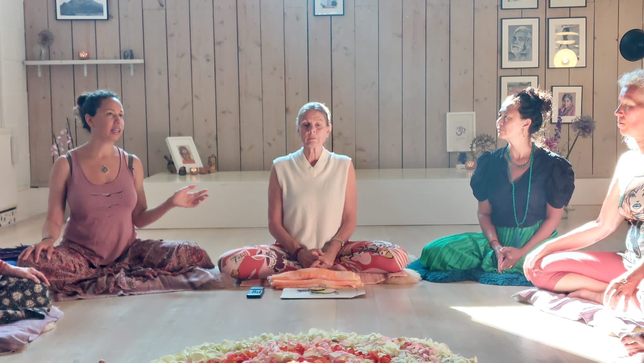 Teaching online. Transformatieve teaching, transformatieve yoga, een cursus in Wonderen, transformatie, van angst naar Liefde, God